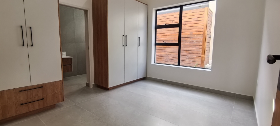 5 Bedroom Property for Sale in Outeniquasbosch Western Cape